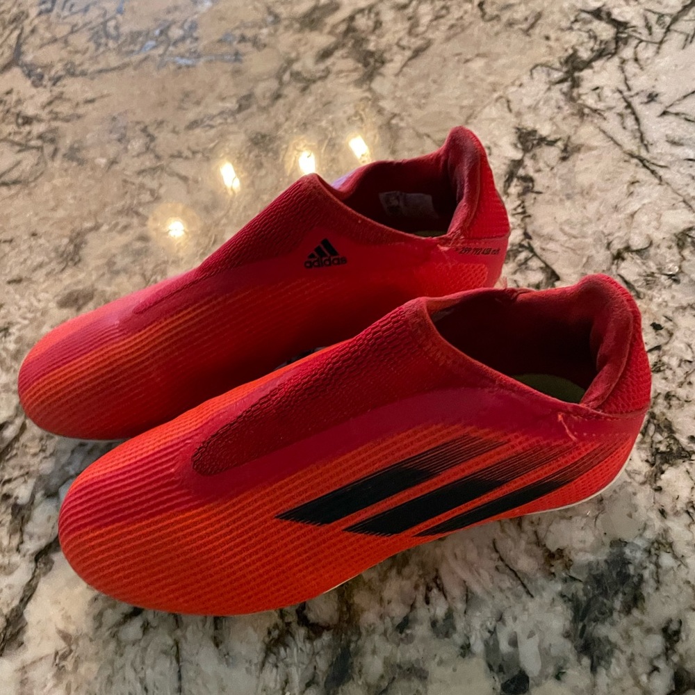 Kids Adidas speedflow .3 laceless cleats. Size 1.5